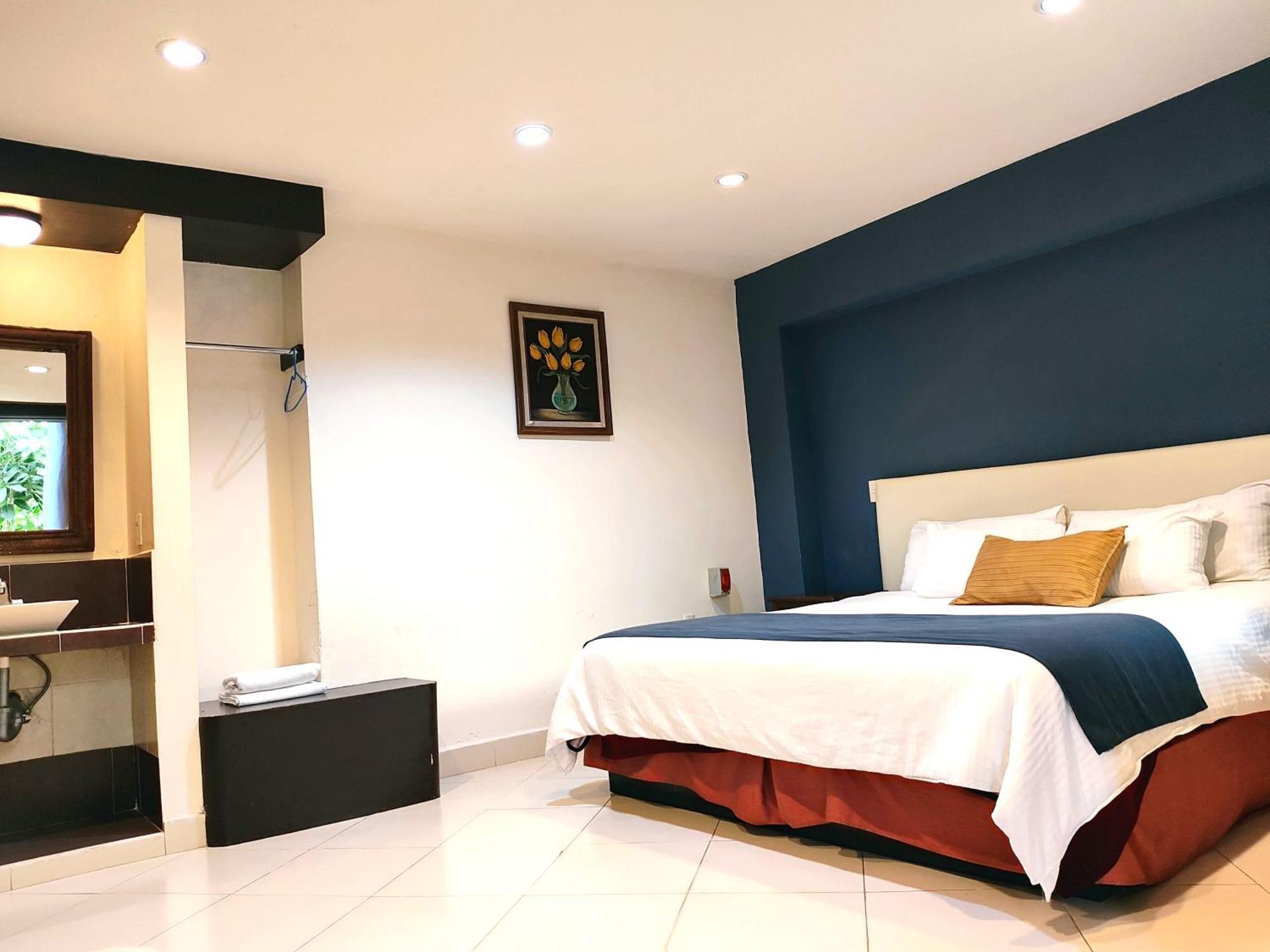 Hotel Jardines Del Centro San Cristóbal de Las Casas Екстериор снимка