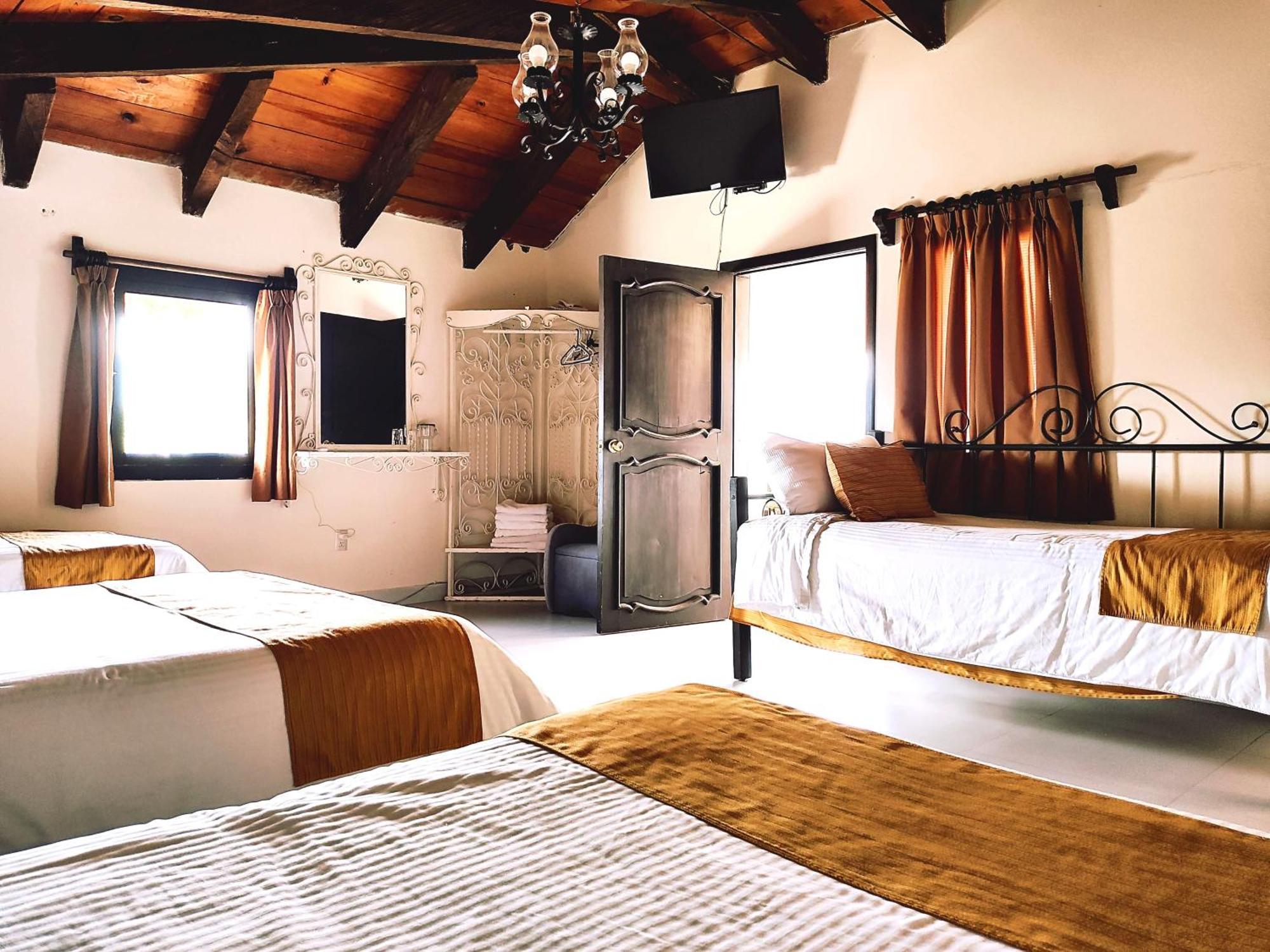 Hotel Jardines Del Centro San Cristóbal de Las Casas Екстериор снимка